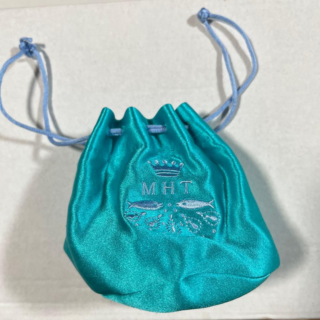 ターコイズ サテン パンプルムースポーチ MHT マリーエレーヌドゥタイヤック