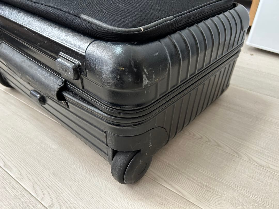 RIMOWA リモワ　機内持ち込み　2輪　TSAロック　黒