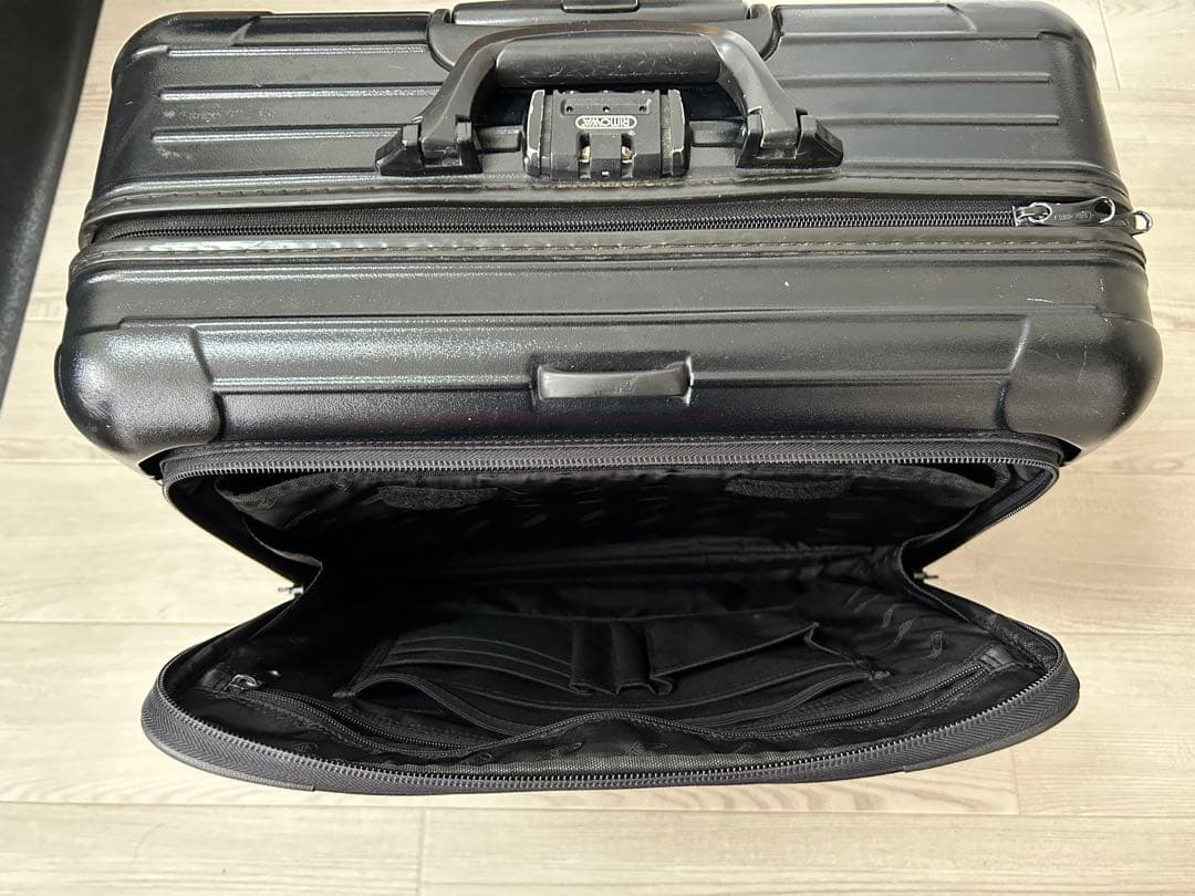 RIMOWA リモワ　機内持ち込み　2輪　TSAロック　黒