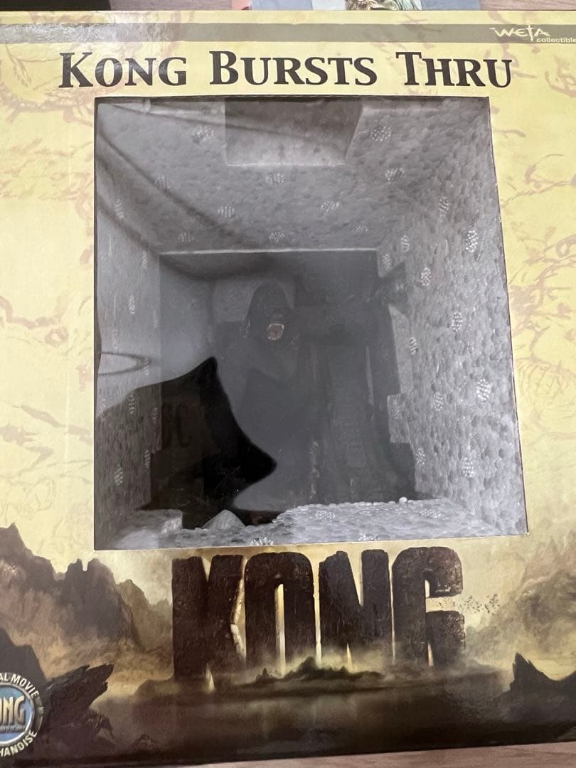 Kong BurstsThruフィギュア