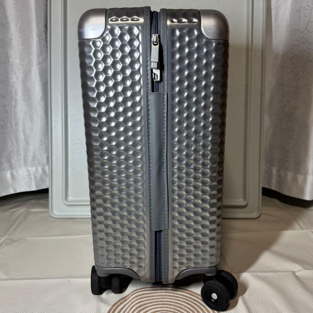 i*4様 シルバー ポリカーボネート キャリーケース