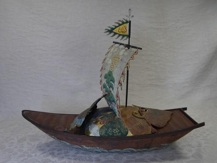 金工細工　宝舟　縁起物尽くし　45cm 迎春　笠・小判・宝珠・巻物・宝袋など