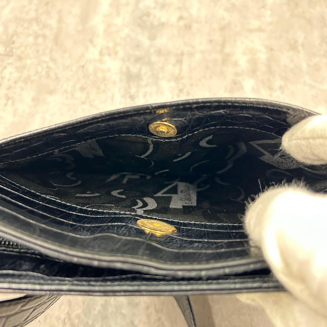 フェラガモ ショルダーバッグ ポシェット 肩掛け クロコ ブラック ヴァラ