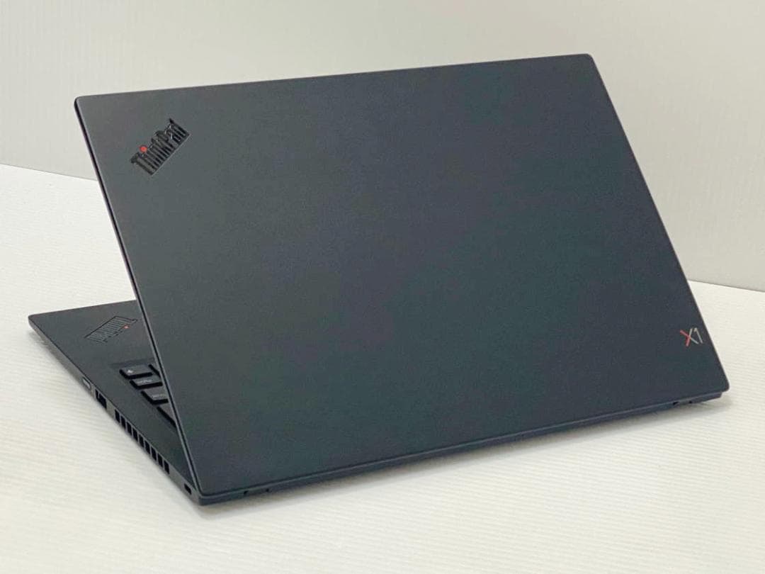 ほぼ新品 使用28h 第8世代Core i7 X1 Carbon Gen7