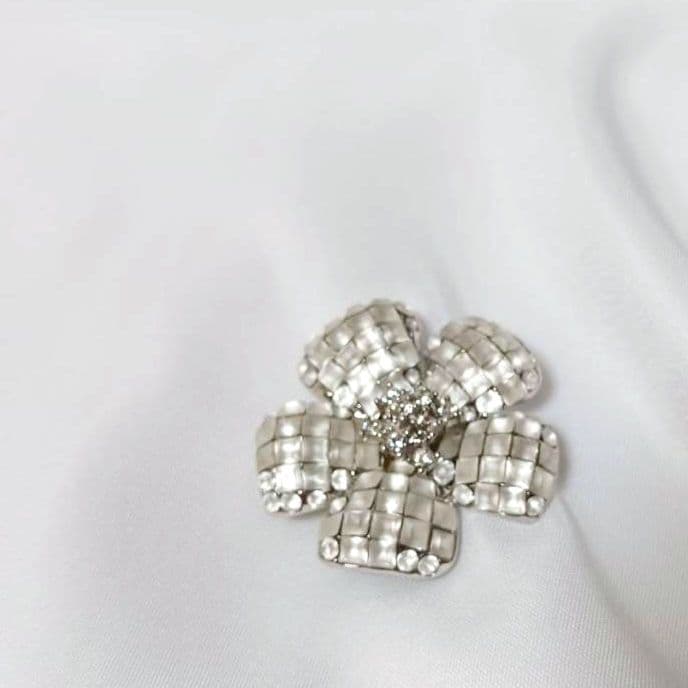 FOXEY フォクシー BROOCH \"FLEUR\" 定番ブローチ ホワイト