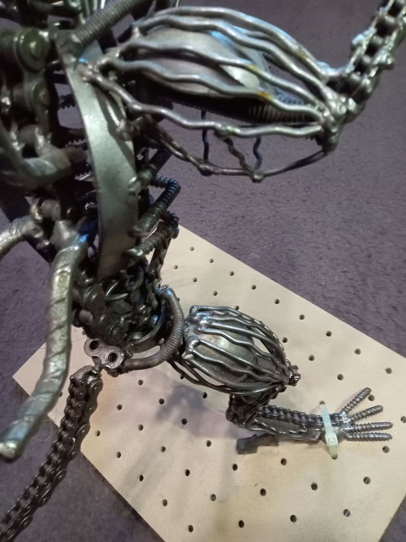 メタルアート　エイリアン　廃材アート