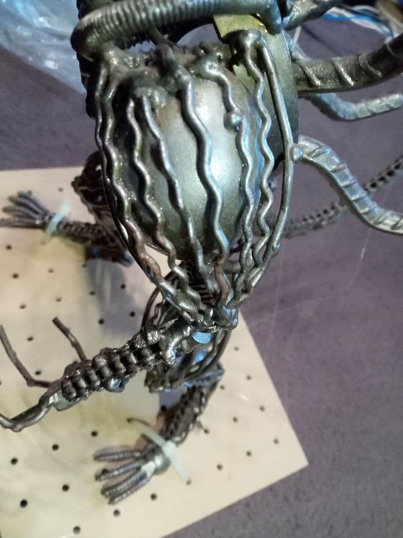 メタルアート　エイリアン　廃材アート