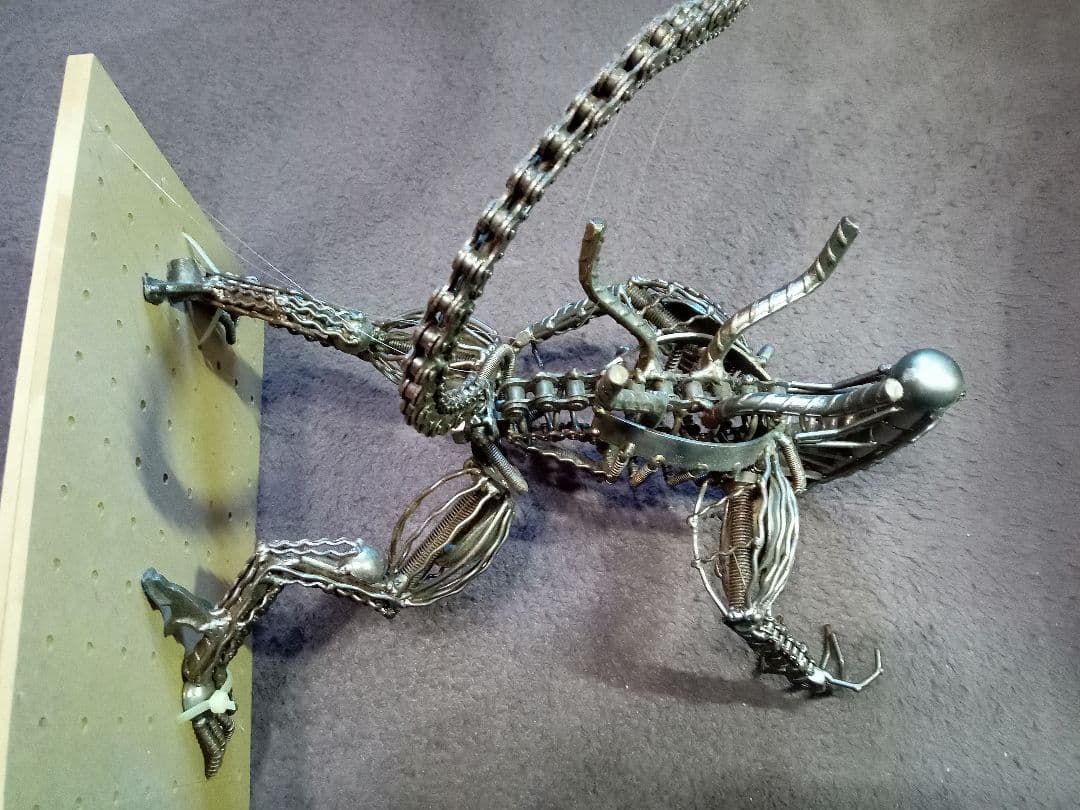 メタルアート　エイリアン　廃材アート