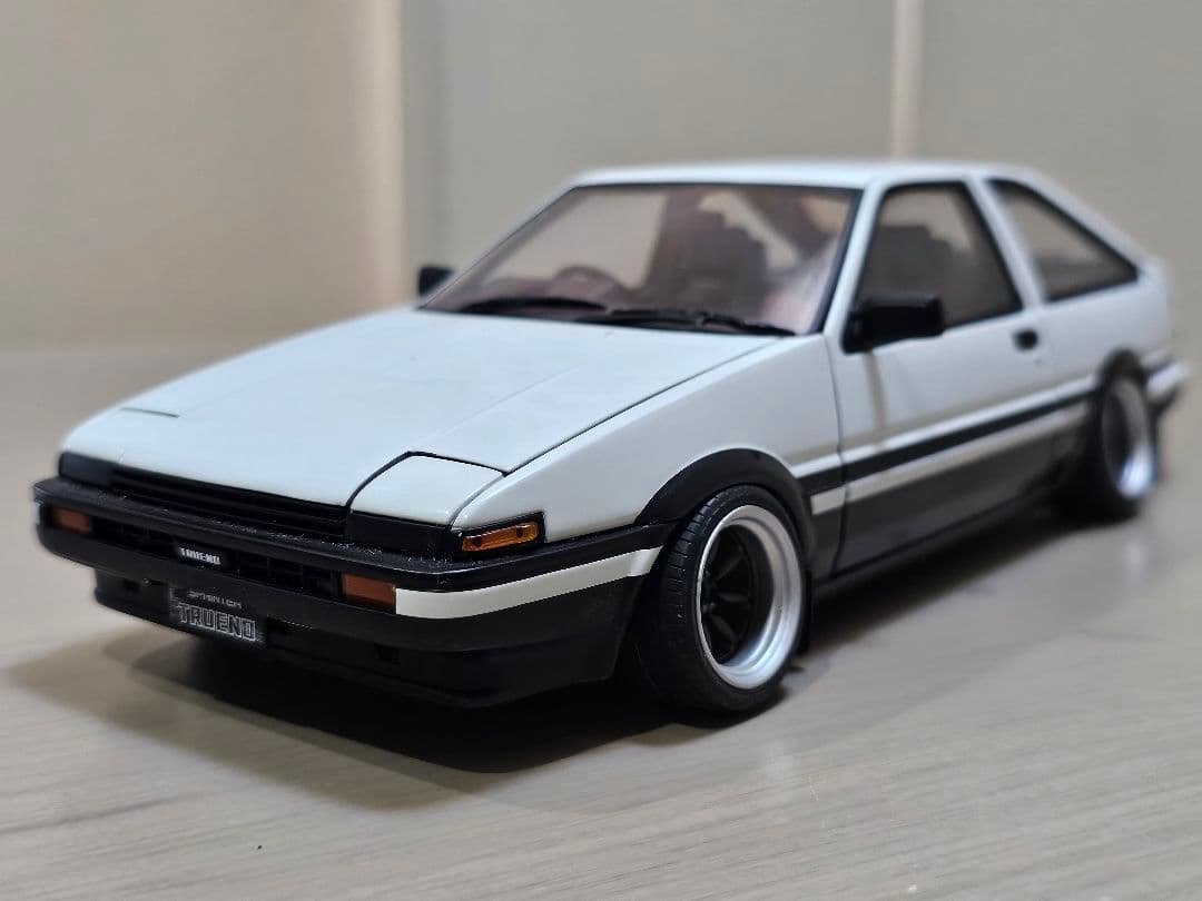 AUTOart 　1/18　トヨタ　スプリンタートレノGT (AE86) 絶版品