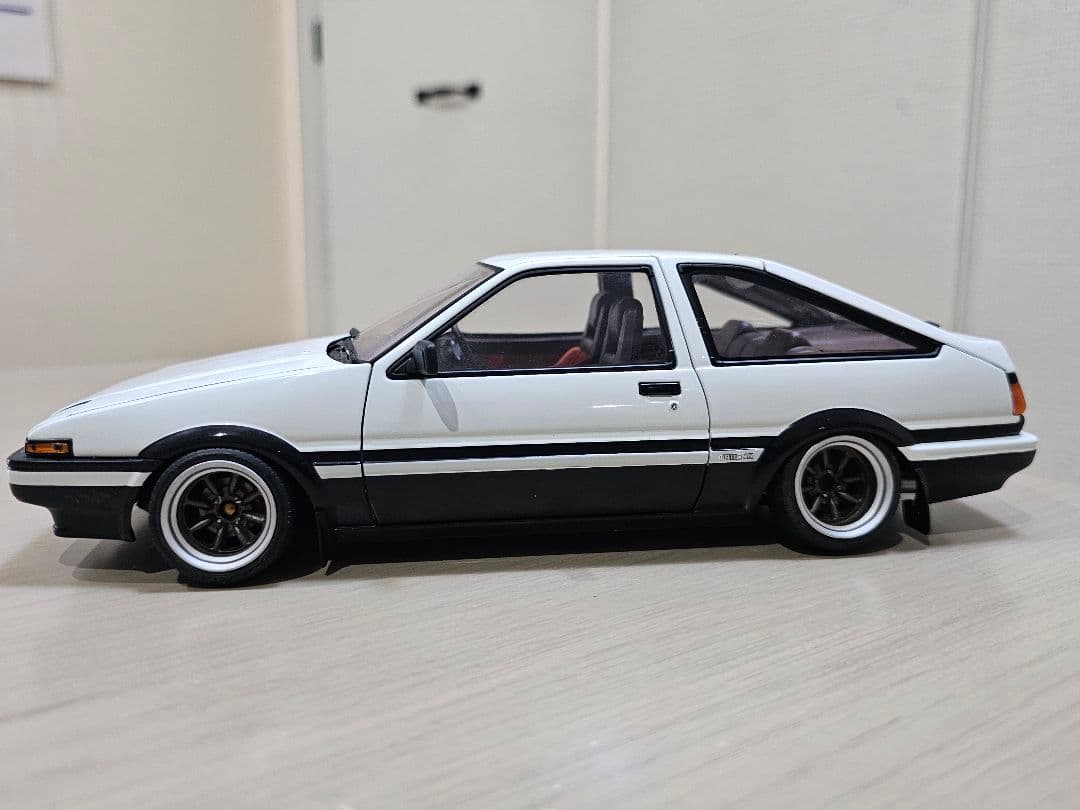 AUTOart 　1/18　トヨタ　スプリンタートレノGT (AE86) 絶版品