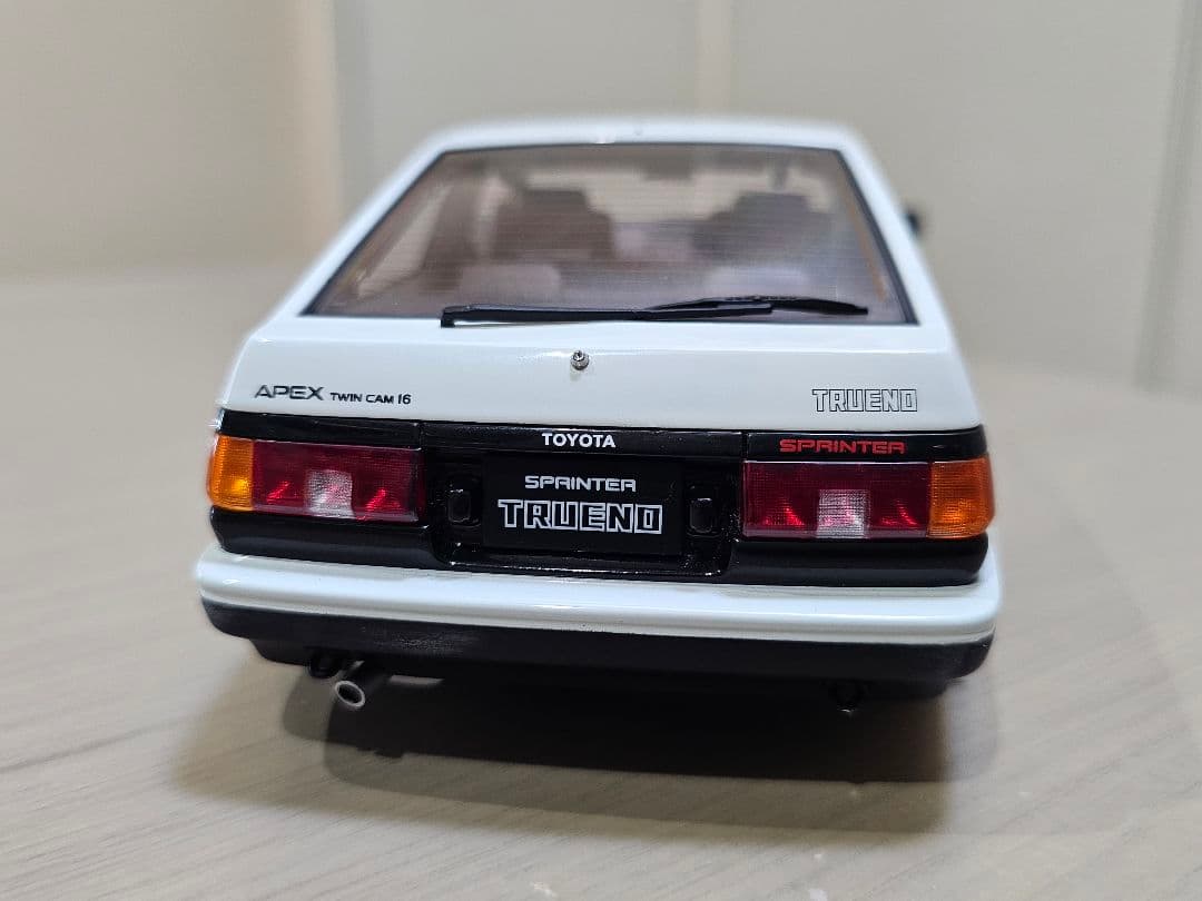 AUTOart 　1/18　トヨタ　スプリンタートレノGT (AE86) 絶版品