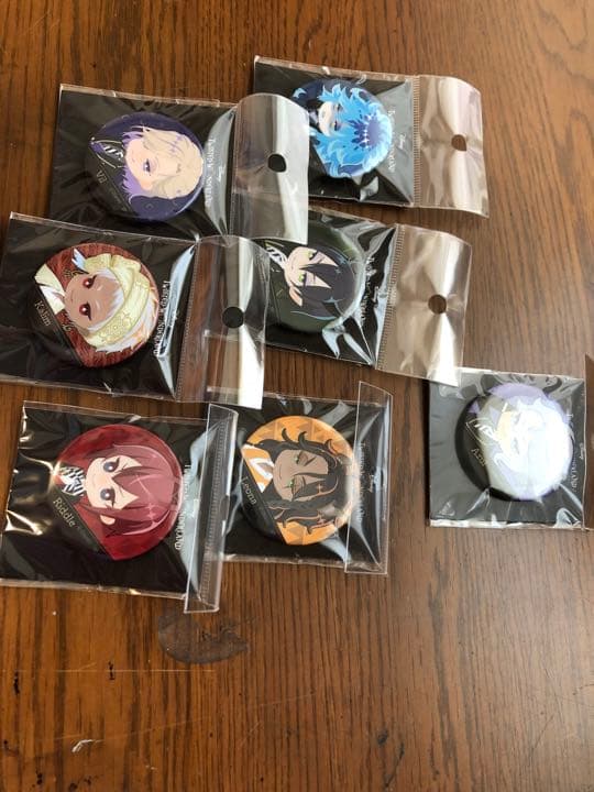 ディズニー缶バッチクラックス ディズニー ツイステッドワンダーランド トレーディ