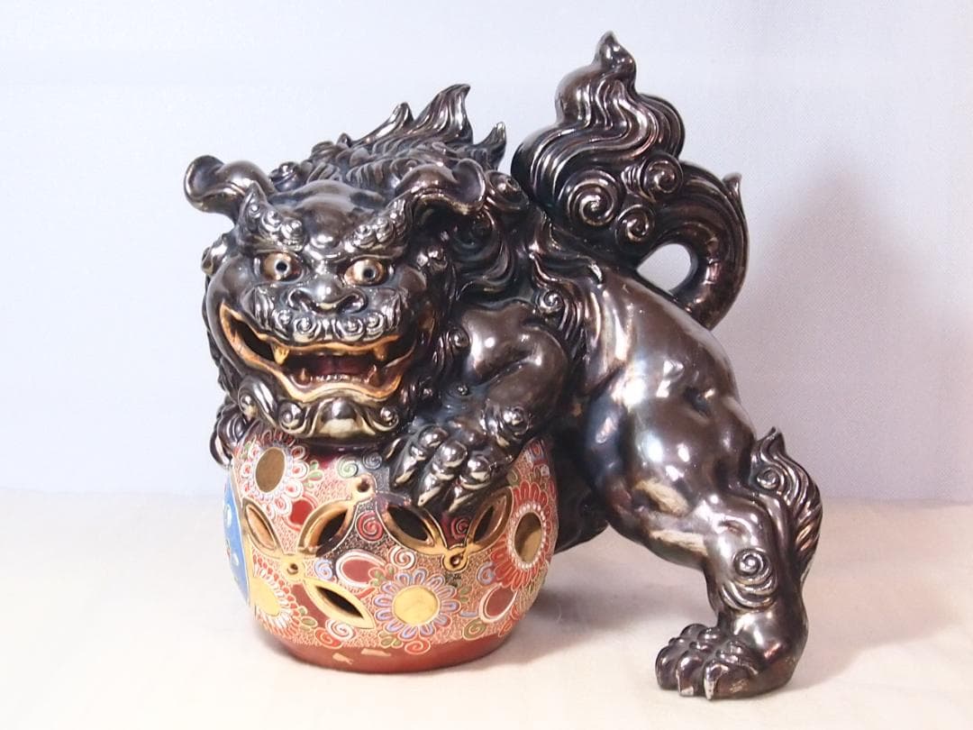 【希少・良品】九谷焼 狛犬 シルバー/銀色 玉乗り獅子/シーサー 魔除け 置物