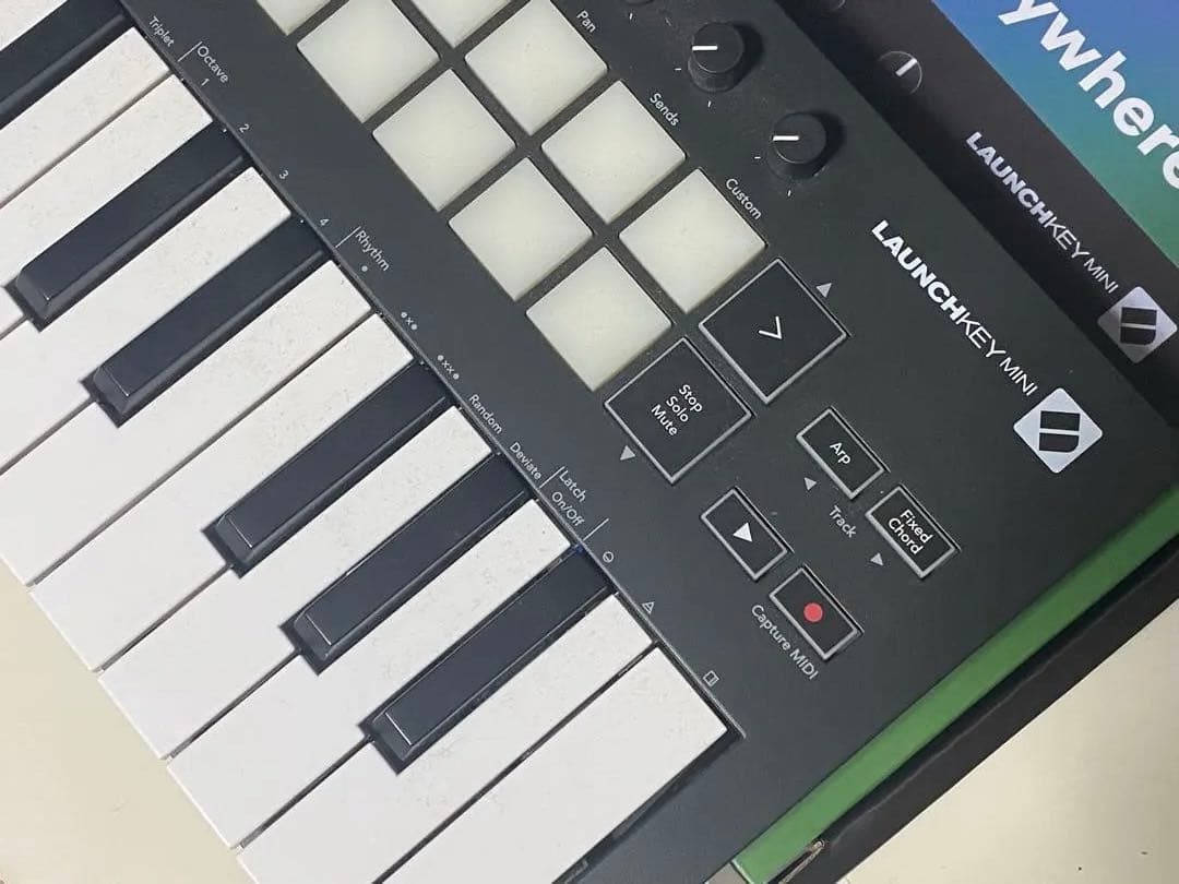 Launchkey Mini Mk3 MIDIキーボード【Ableton付属】