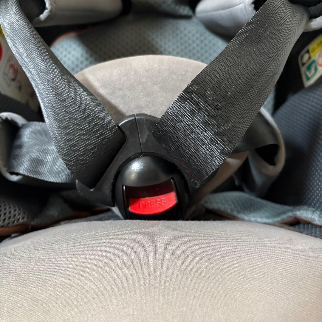 エールベベ クルットR ウィ リュクスグレー チャイルドシート