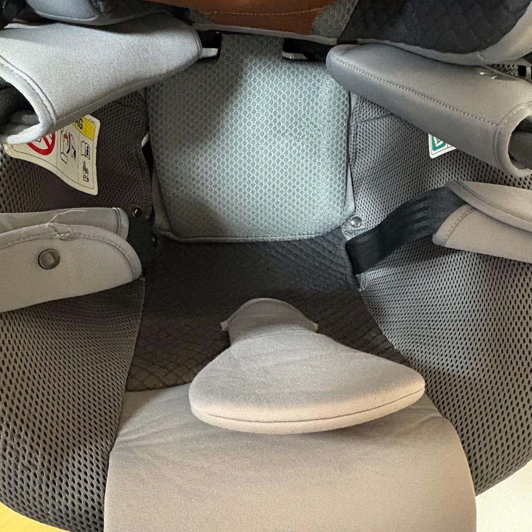 エールベベ クルットR ウィ リュクスグレー チャイルドシート