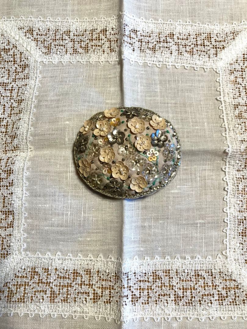 タマス　tamas アンティークビーズ　刺繍 ブローチ　ミナペルホネン