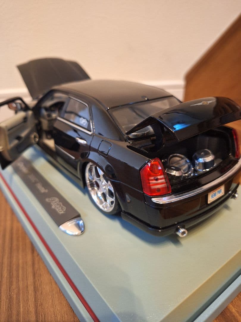 1/18　クライスラー300C