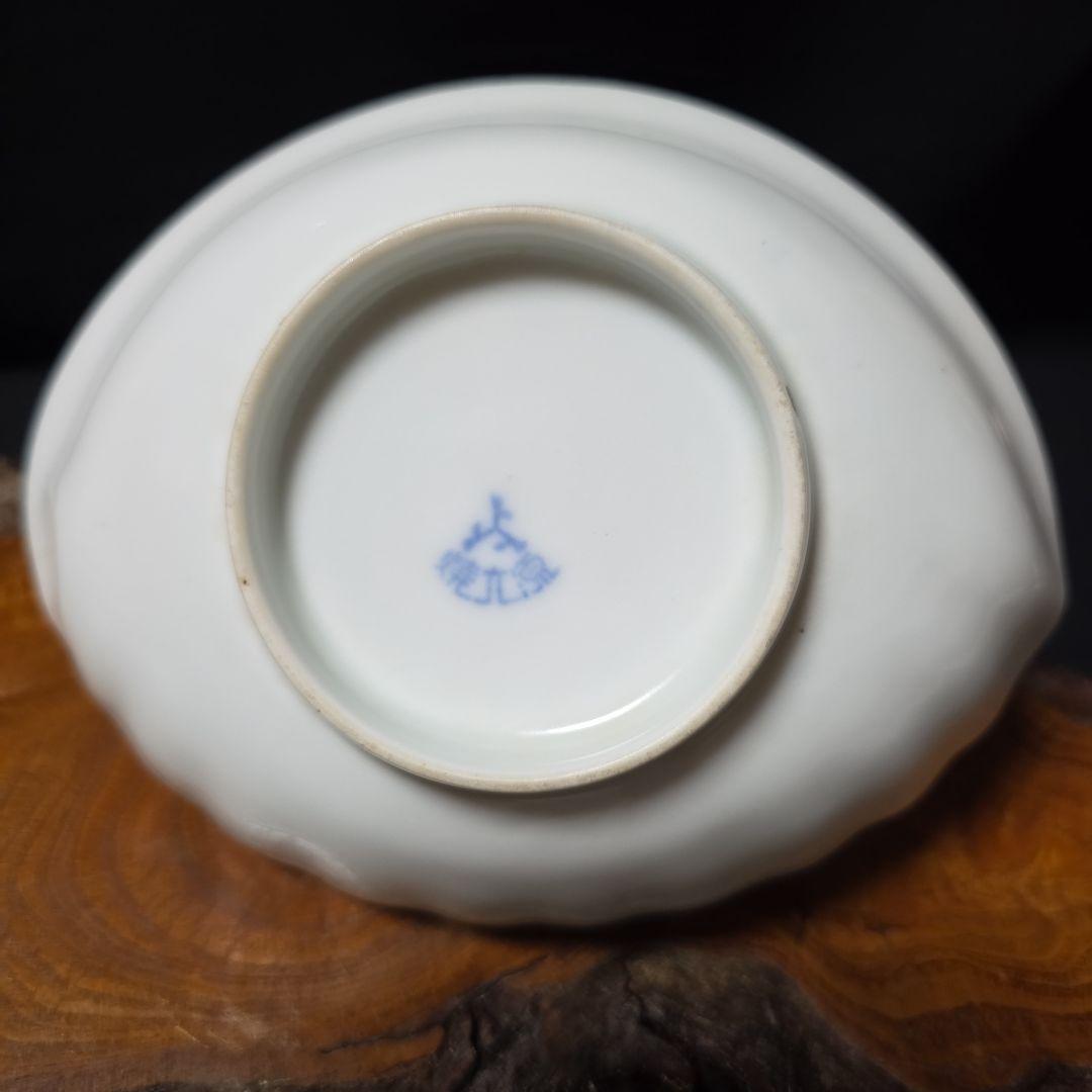 黒犬となります。金継ぎ 源六焼 富永源六 鮑型 アワビ 銘々皿 1枚