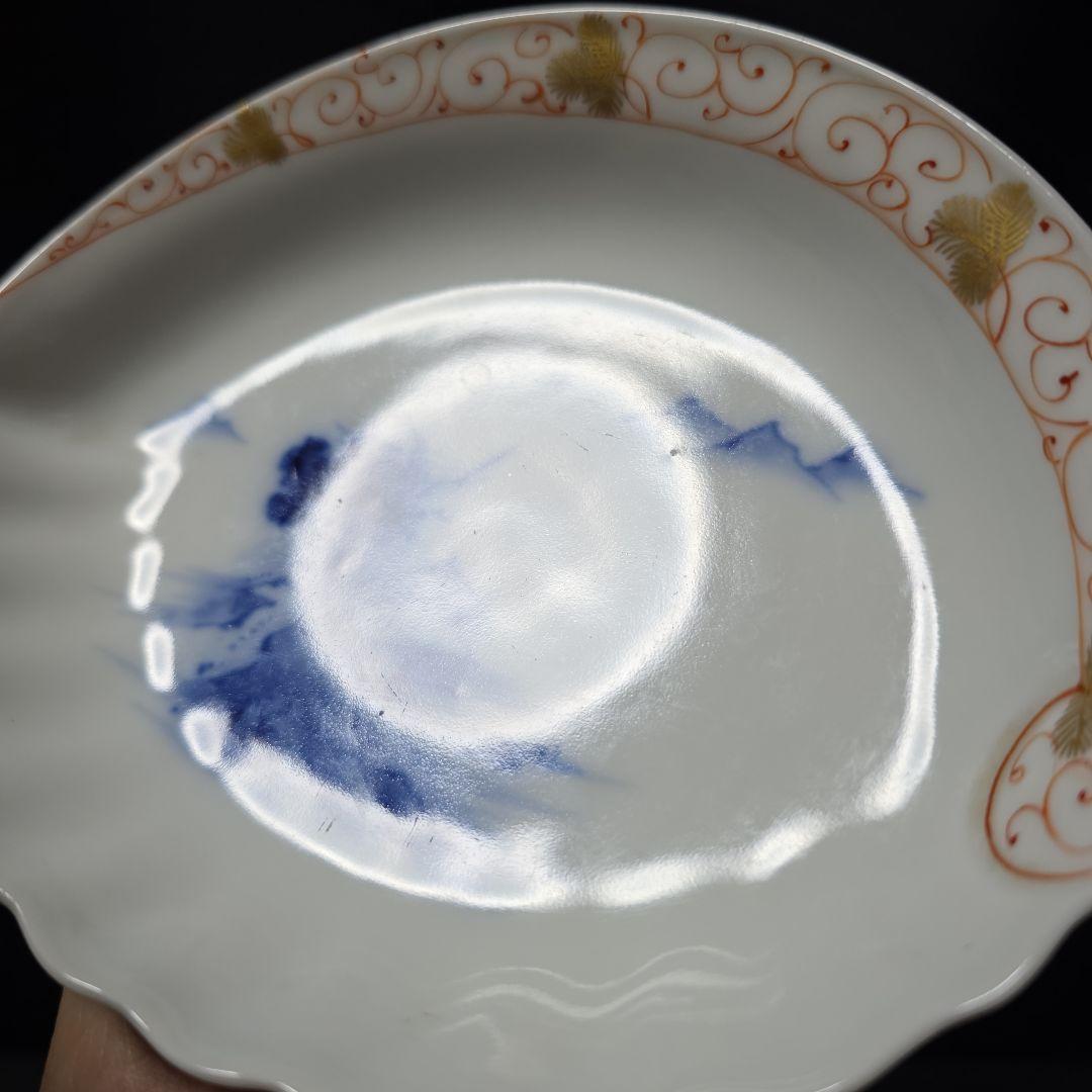 黒犬となります。金継ぎ 源六焼 富永源六 鮑型 アワビ 銘々皿 1枚