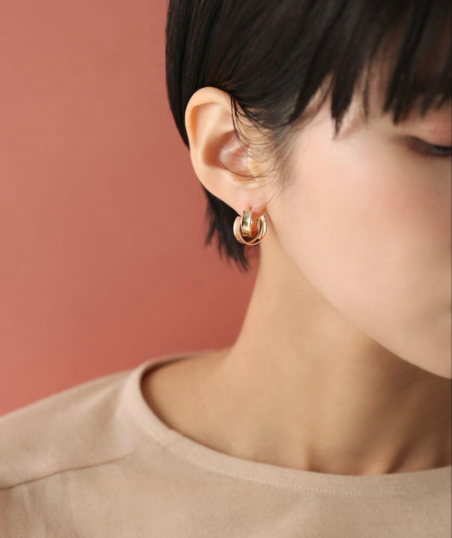 Lilas ワイドラインクロスフープピアス K10（両耳）