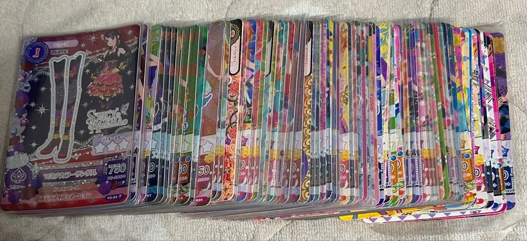 アイカツ　アイカツカード　約115枚まとめ売り　ビビットキス　カードホルダー