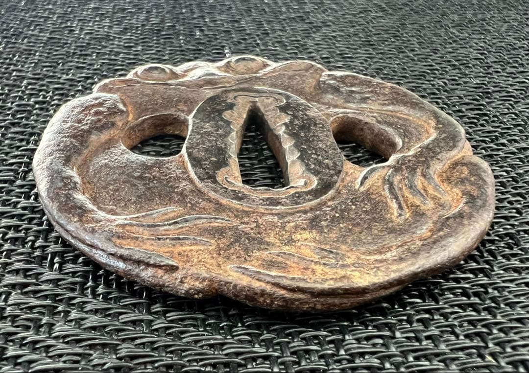 刀装具 刀鍔 蛙文様 鉃地 年代物 無銘 箱付き アンティーク