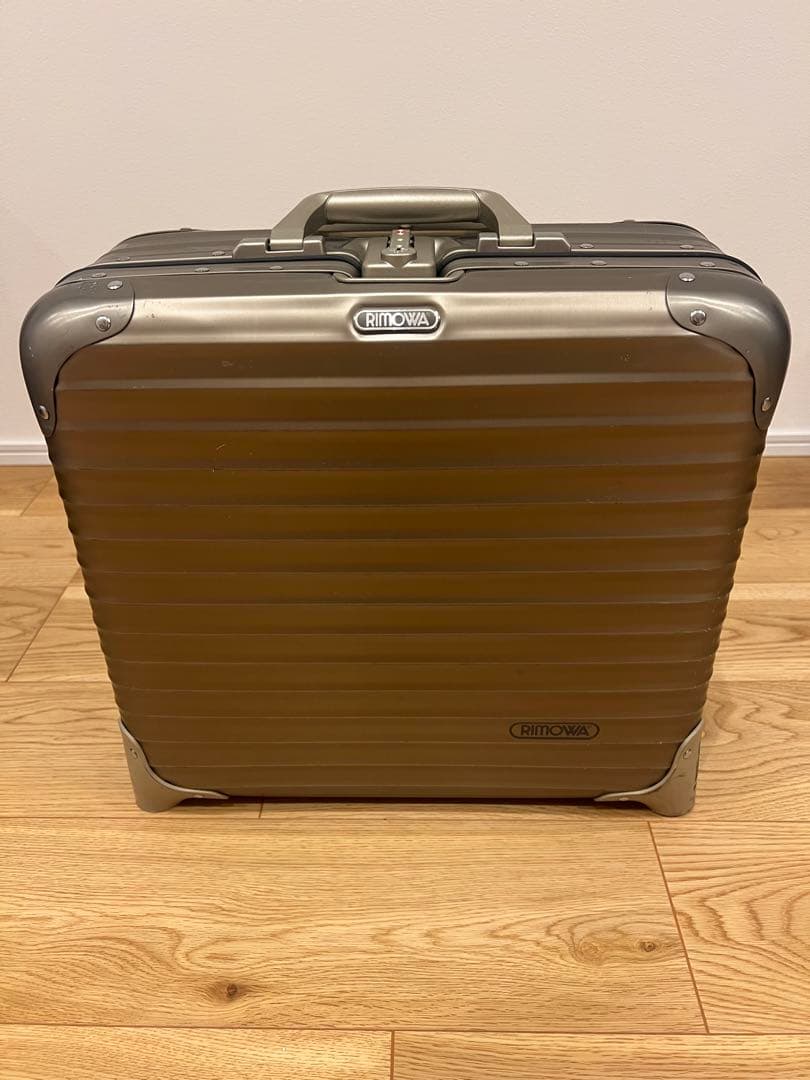 TOPAS TITANIUMリモワトパーズ チタニウム28L 2輪スーツケース