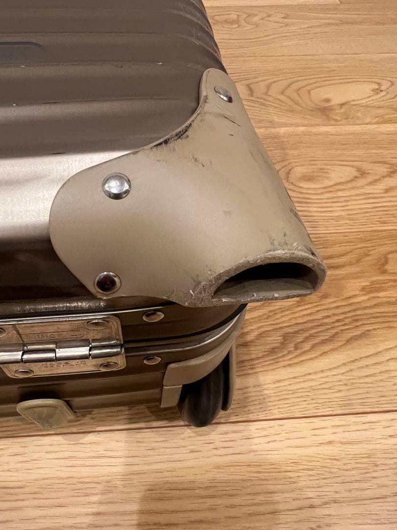 TOPAS TITANIUMリモワトパーズ チタニウム28L 2輪スーツケース