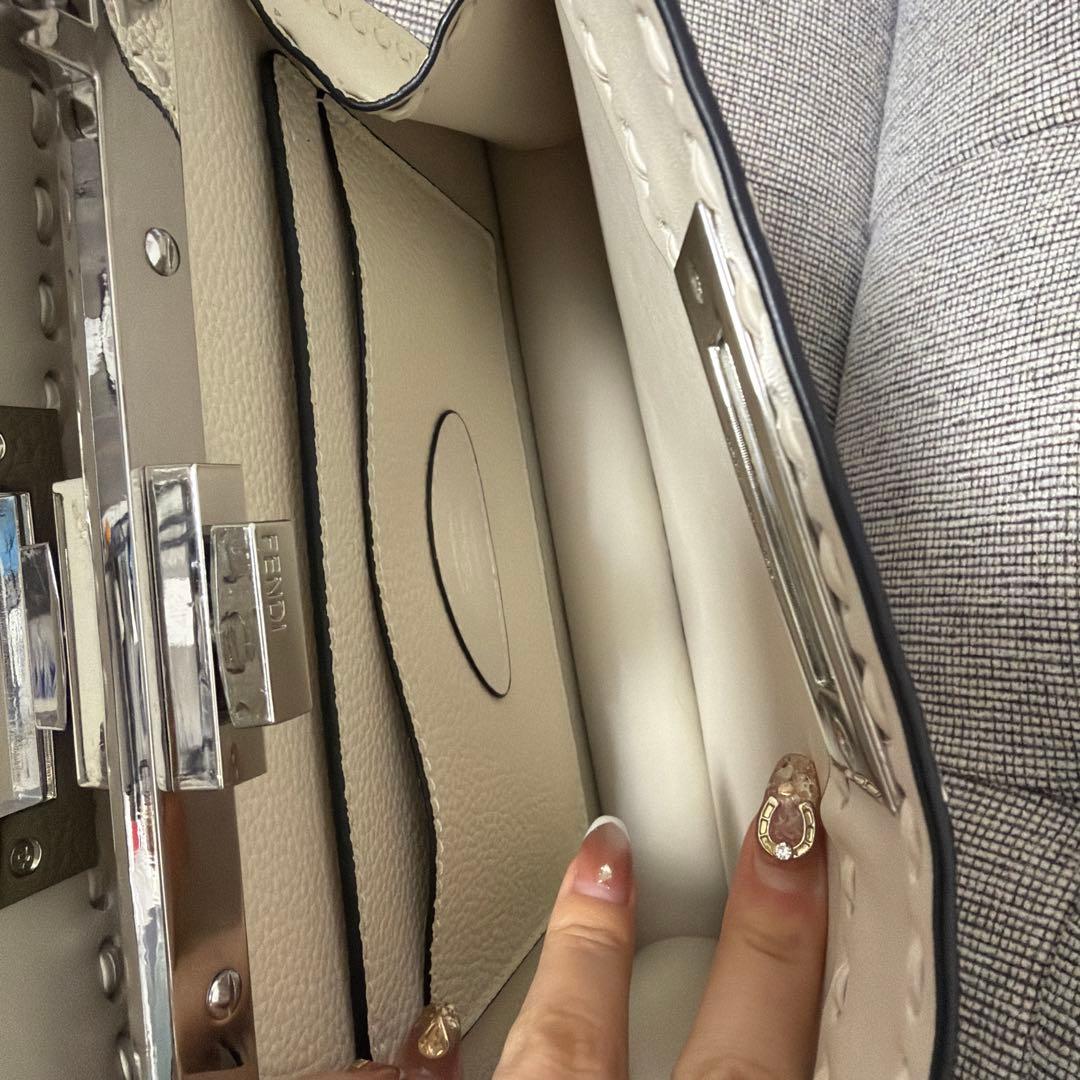 ハ*ん様 タイムsaleホワイト　レザー　ハンドバッグ　ピーカブー　売り切り