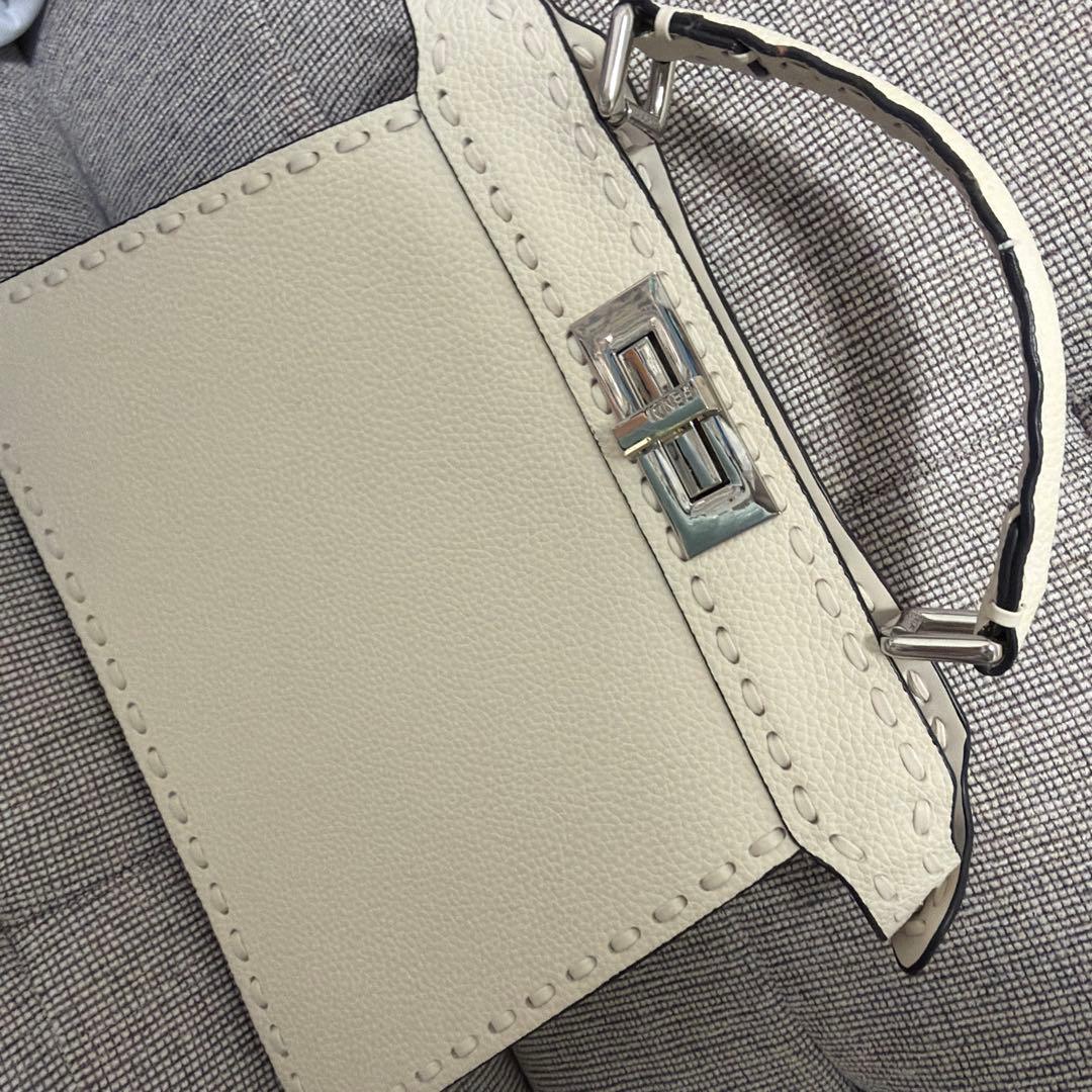 ハ*ん様 タイムsaleホワイト　レザー　ハンドバッグ　ピーカブー　売り切り