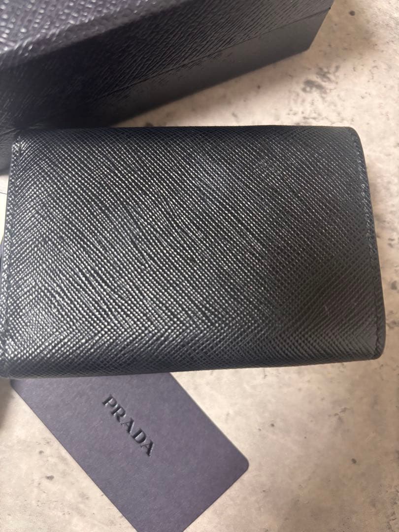 PRADA ブラックレザー 三つ折り財布