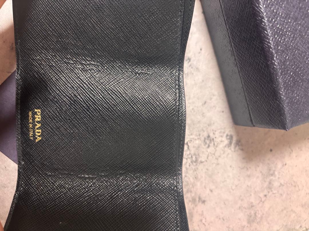 PRADA ブラックレザー 三つ折り財布