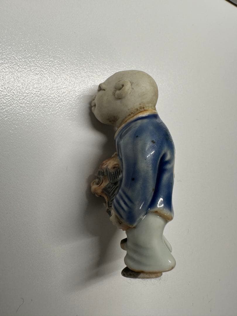 陶器根付　瑠璃青磁鉄釉獅子頭唐子根付