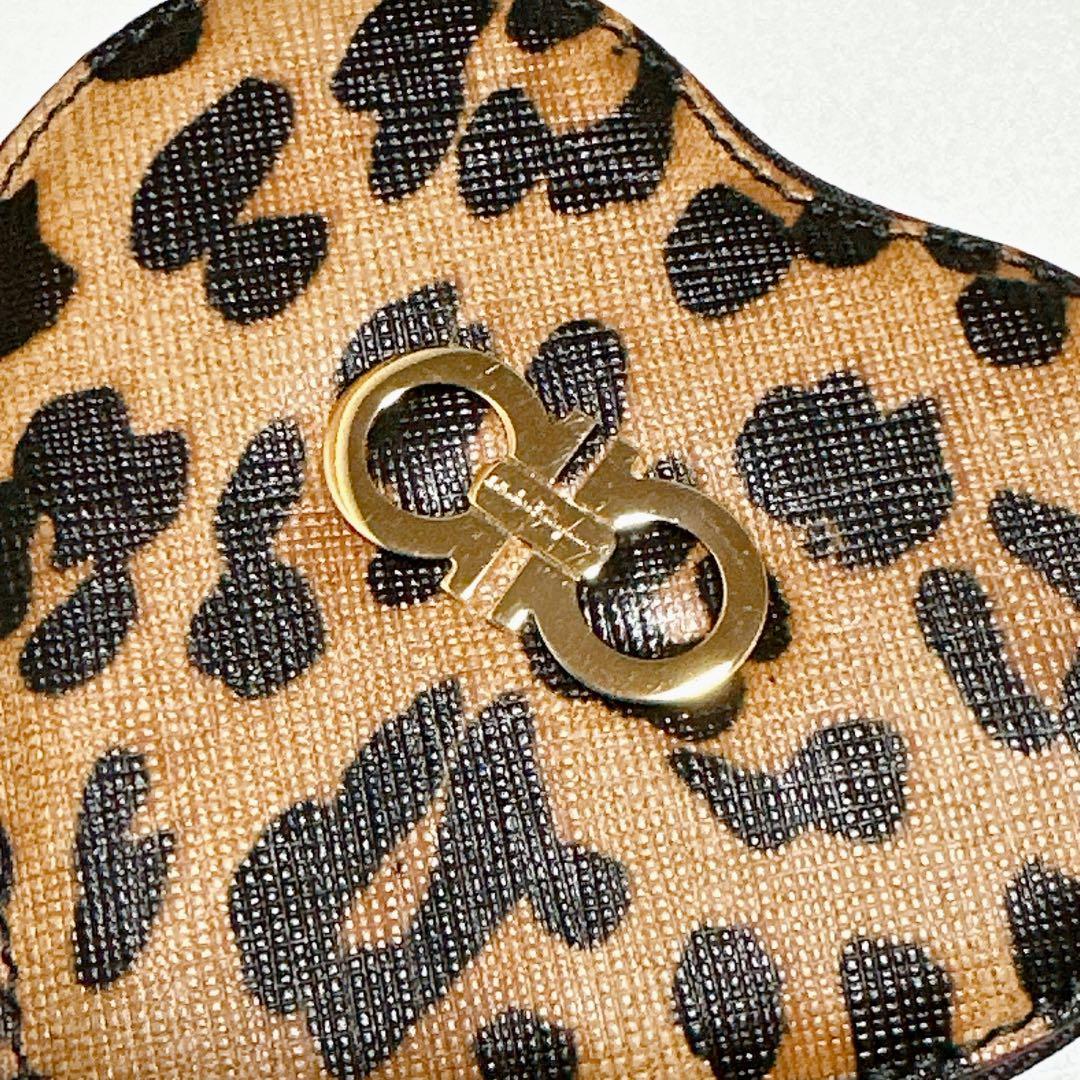 フェラガモ ハート型 レオパード柄 ケース ガンチーニ