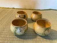 白菊文様京急須と湯のみセット ― 室町風意匠・静けさと調和を楽しむ茶器 ―