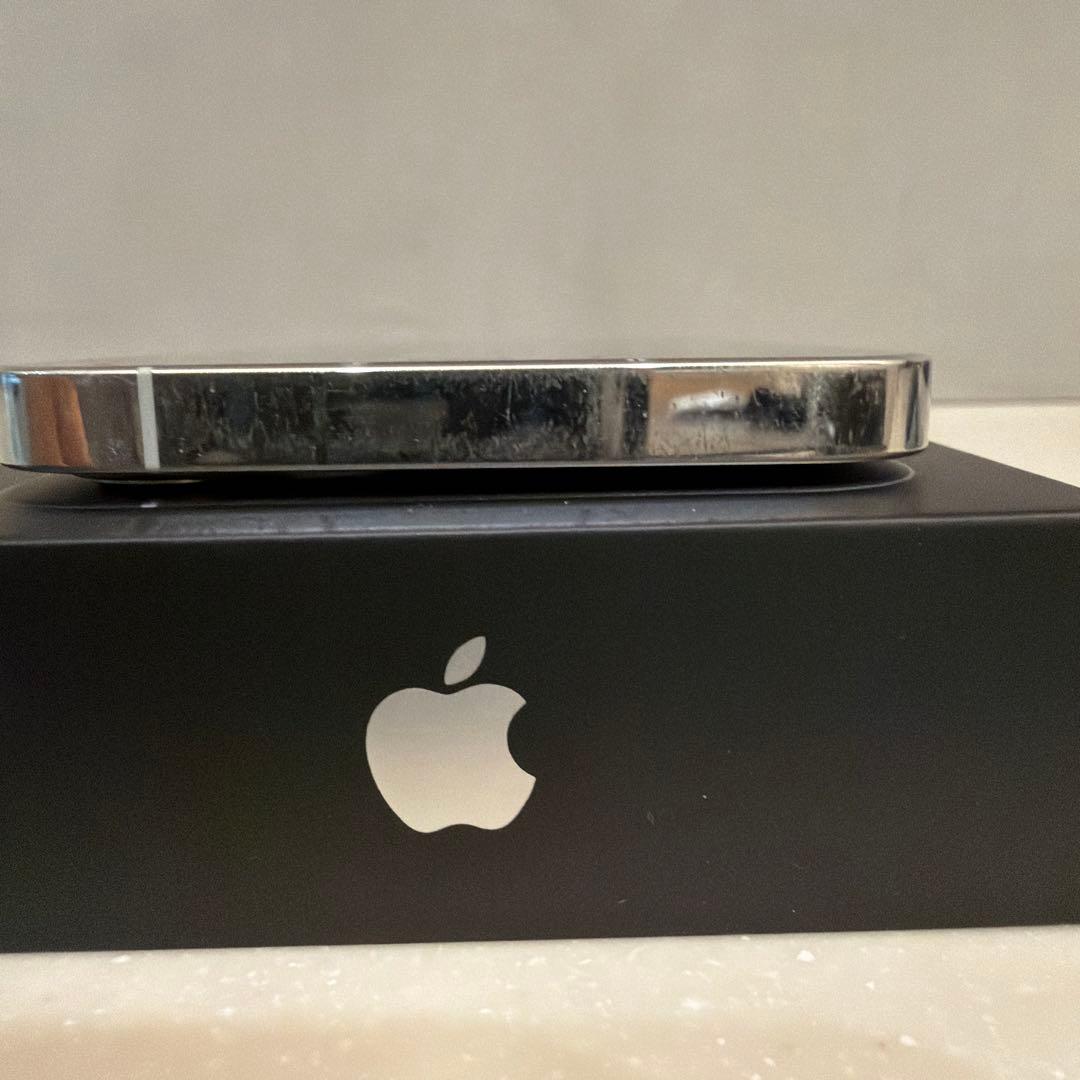 iPhone12 Pro本体シルバー