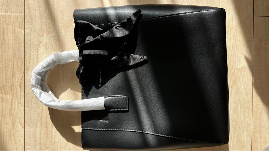 新品　未使用✴︎CHARLES&KEITH バック A4バック