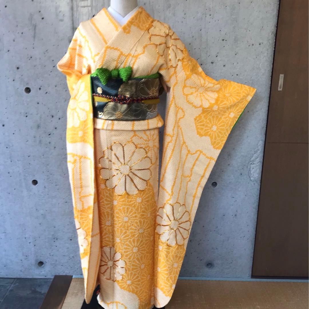 正絹　絞りの振袖　菊柄に金駒