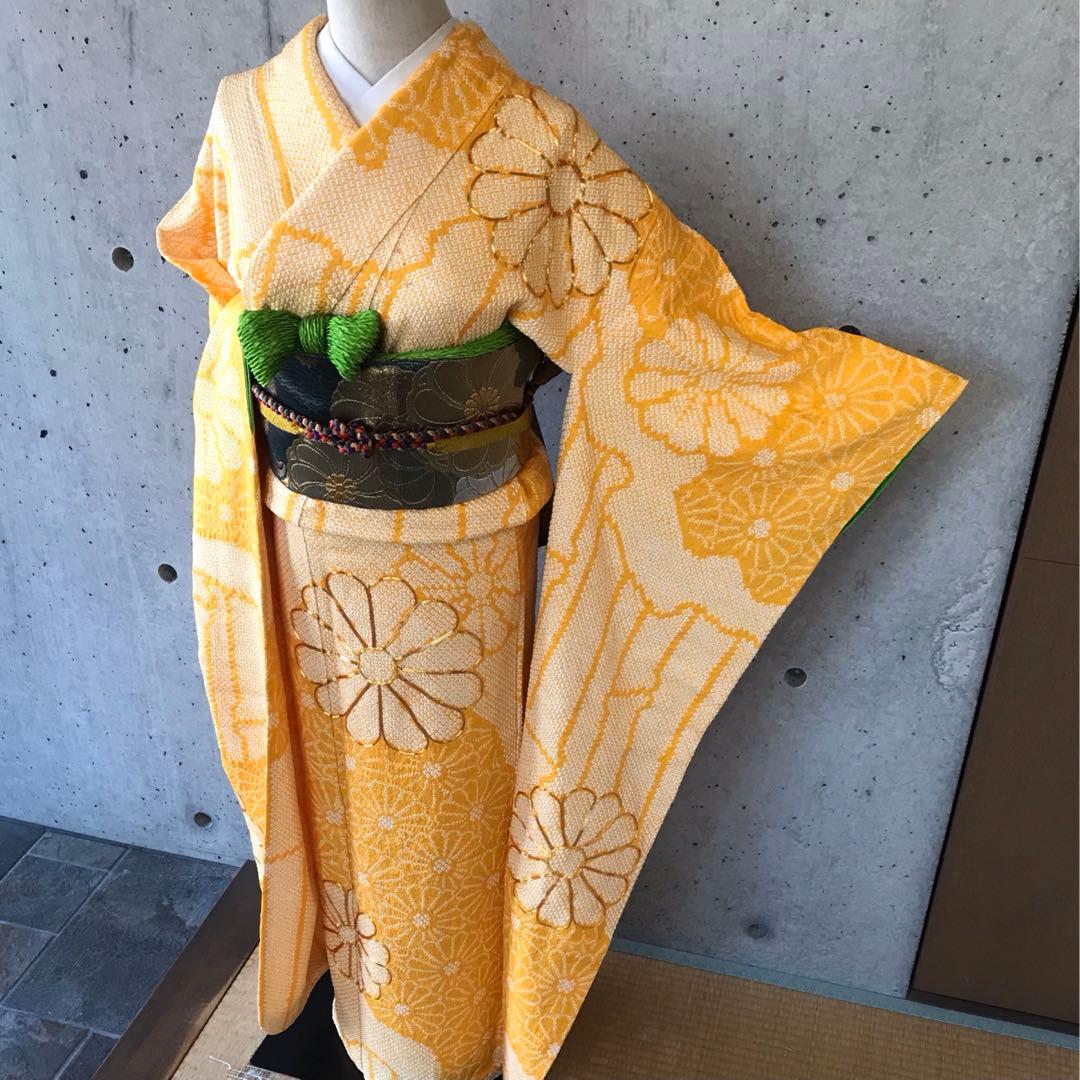 正絹　絞りの振袖　菊柄に金駒