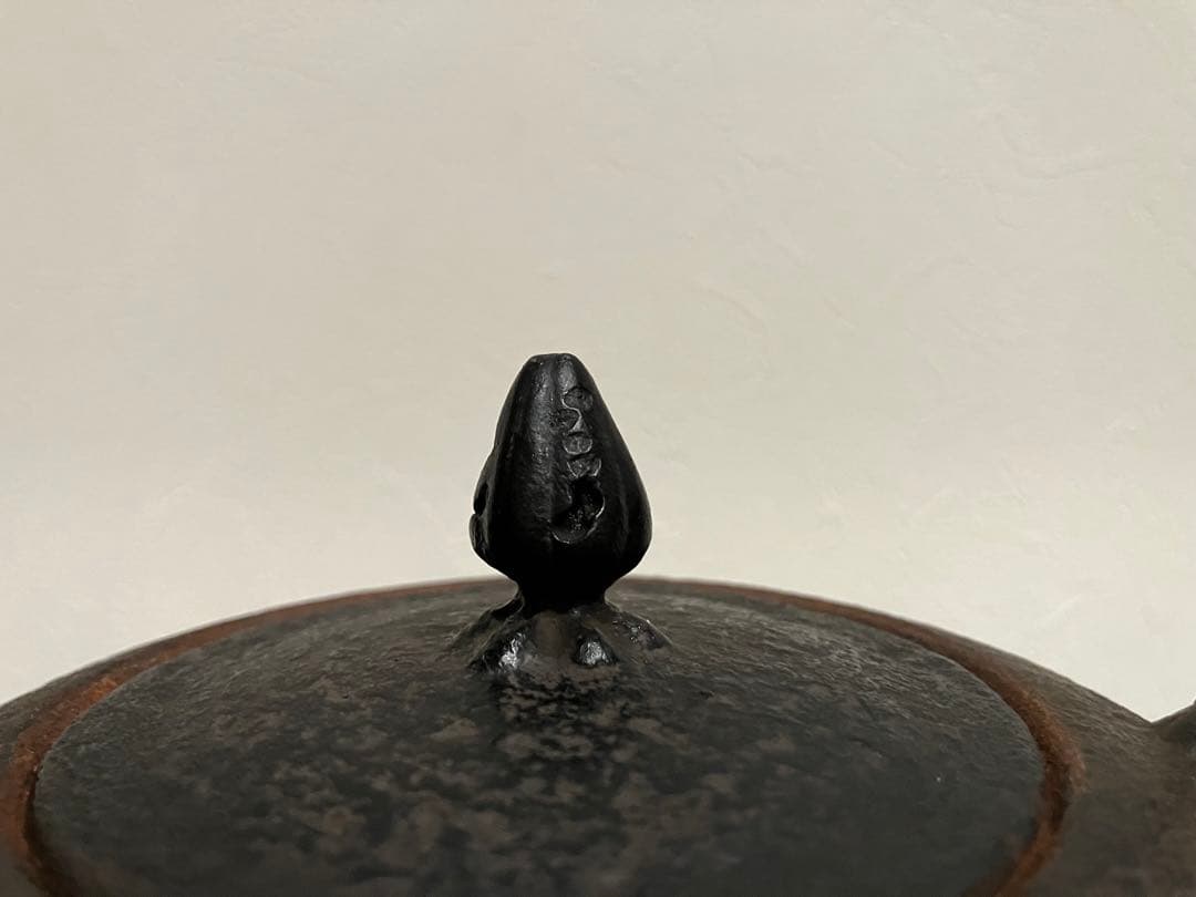 本番盛岡 薫山 南部鉄器 鉄瓶 平丸型 雲龍 1.6リットル