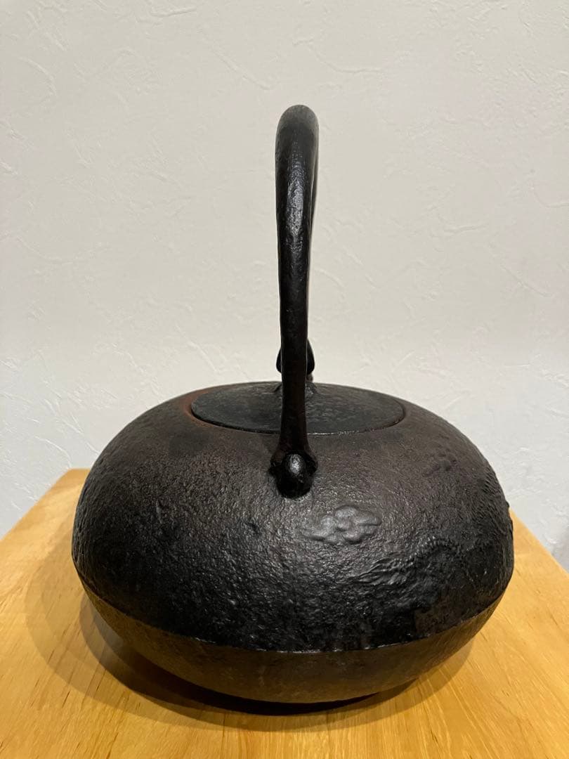 本番盛岡 薫山 南部鉄器 鉄瓶 平丸型 雲龍 1.6リットル