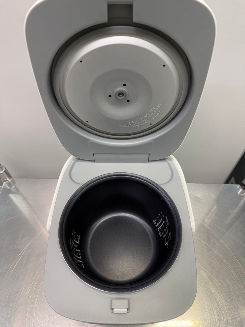 2019年式 3合 YAMAZEN 炊飯器 YJC-300 (W)