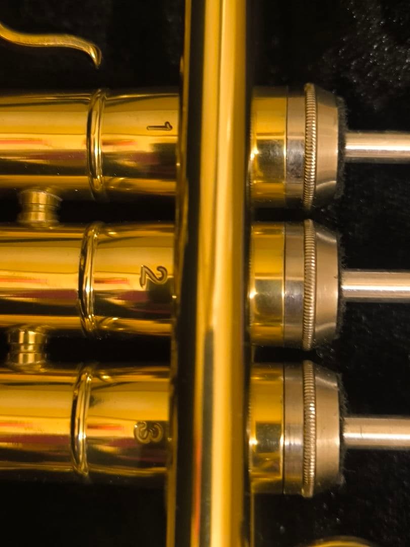 金色トランペット本体 70マウスピース付き、未使用品