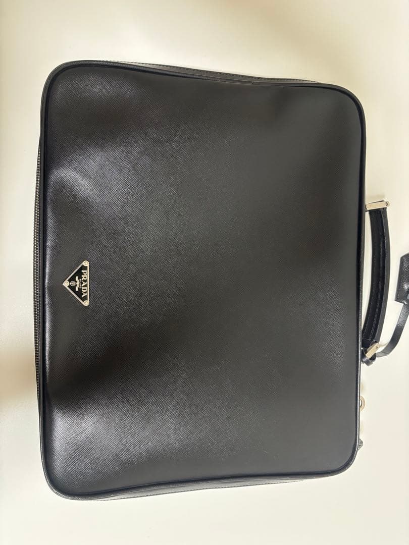 【鍵付き南京錠】PRADA ビジネスバッグ 三角ロゴ サフィアーノレザー メンズ