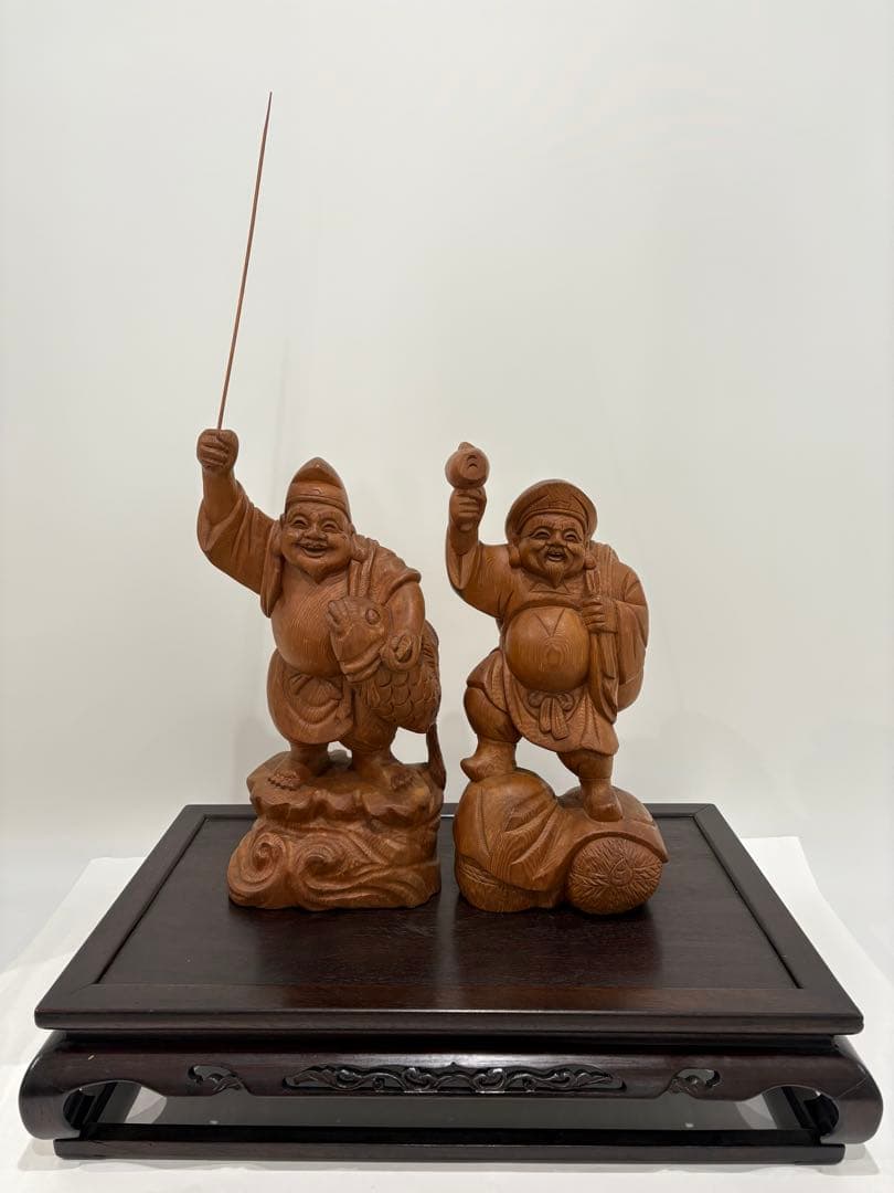 恵比寿様　大黒様　木製、伝統的な工芸品　二体セット