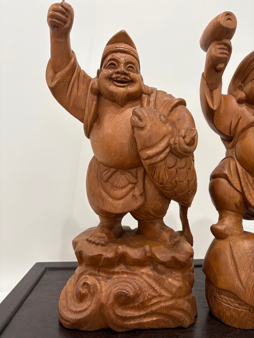 恵比寿様　大黒様　木製、伝統的な工芸品　二体セット