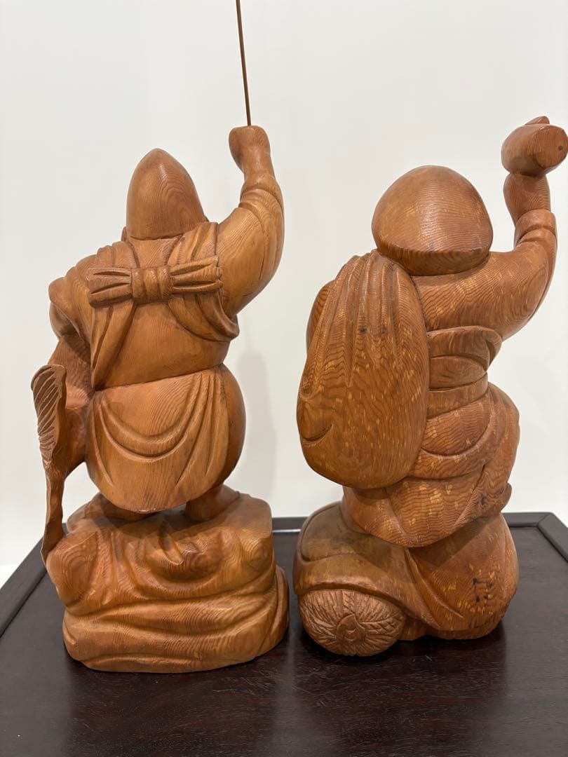 恵比寿様　大黒様　木製、伝統的な工芸品　二体セット