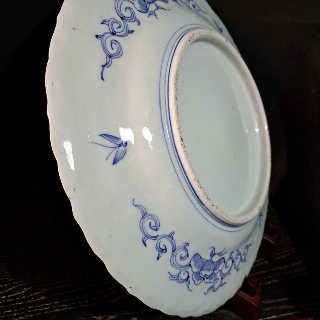 お値下げ中　　江戸中期　輪花線描　唐草牡丹図　染付青磁　完品皿