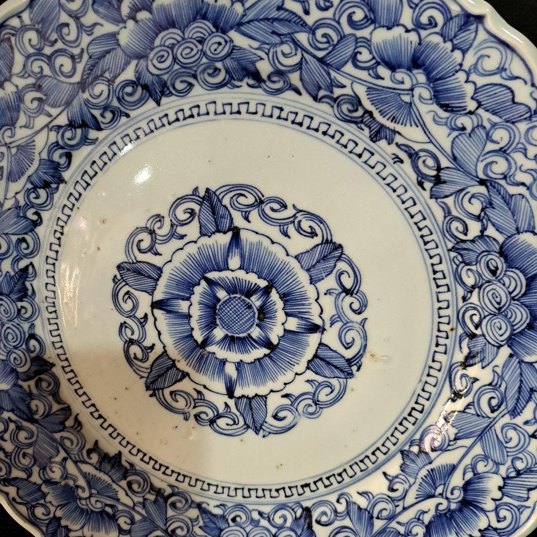 お値下げ中　　江戸中期　輪花線描　唐草牡丹図　染付青磁　完品皿